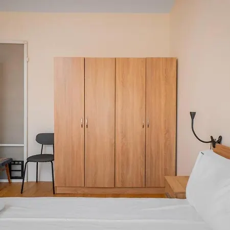 Two Bedrooms Apartamento